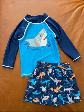 FLAP HAPPY Sharks UPF50 Rash Guard & Swim Trunks, 3T